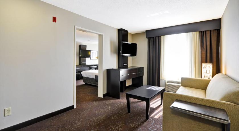 Holiday Inn Express Romulus / Detroit Airport