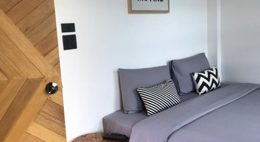 Image of Superior King Room 16