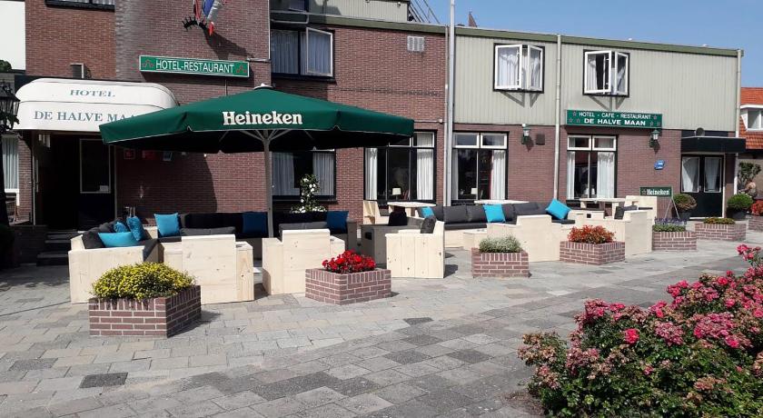 De Halve Maan — Hotel in Stede Broec