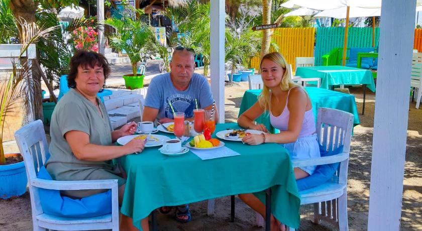 Zipp Bar Restaurant & Bungalows photo