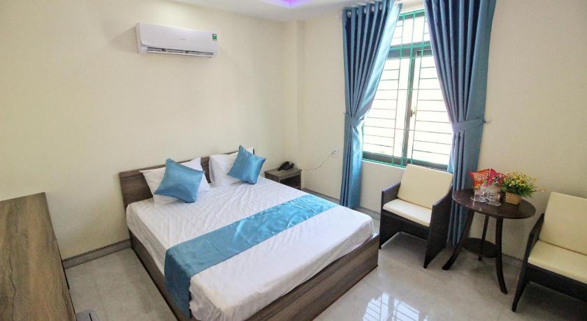 a bedroom with a large bed and a large window, Sunrise Hotel in Quy Nhon (Binh Dinh)