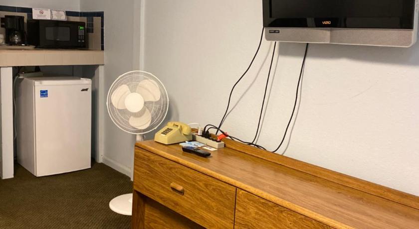 Regency Inn Comanche photo