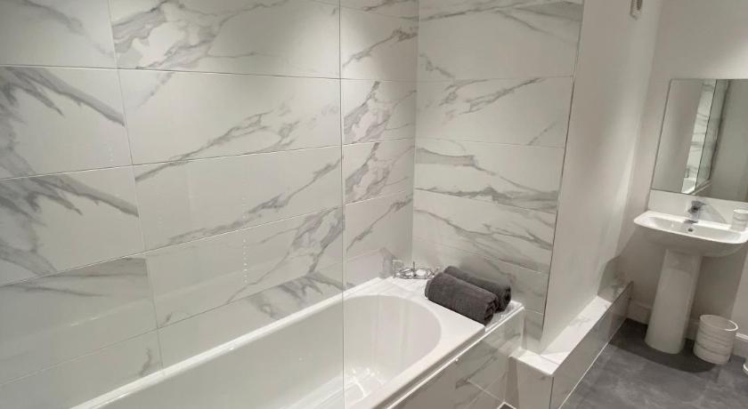 High Street Stylish City Centre Apartment, 2 Bed photo