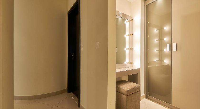 Image of Presidential Suite with View 12