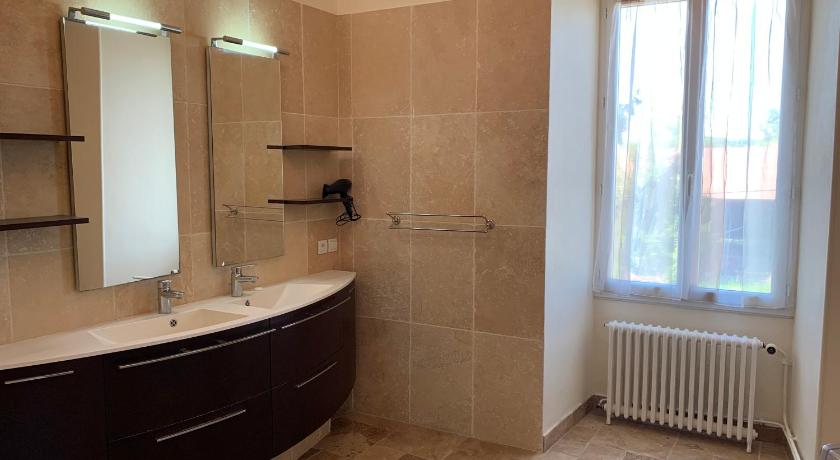 圣帕尔杜-丰加尔 Gites du Domaine d'Auxonnettes L&J EVENEMENTS 3星级 酒店 餐厅