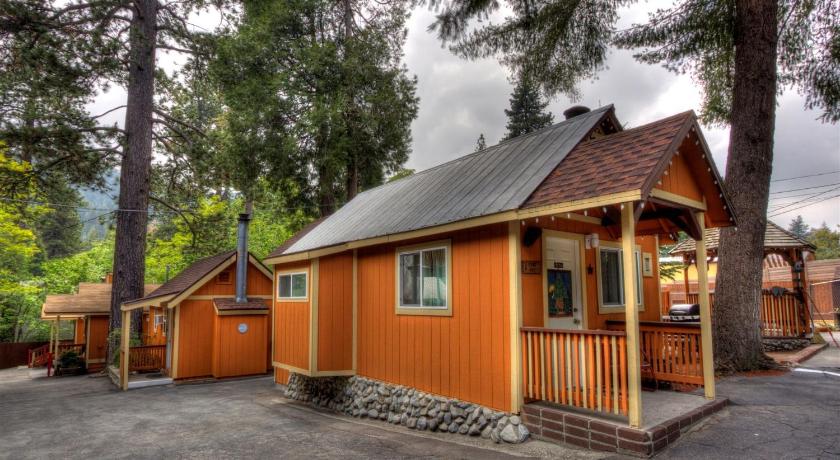 Sleepy Hollow Cabins & Hotel photo