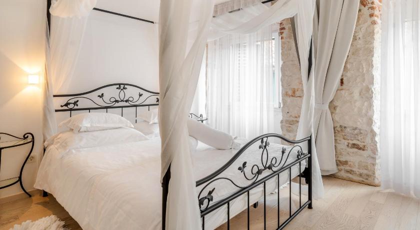 Palace Tartaglia — Hotel in Split
