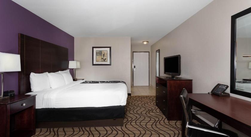 La Quinta Inn & Suites by Wyndham Henderson-Northeast Denver