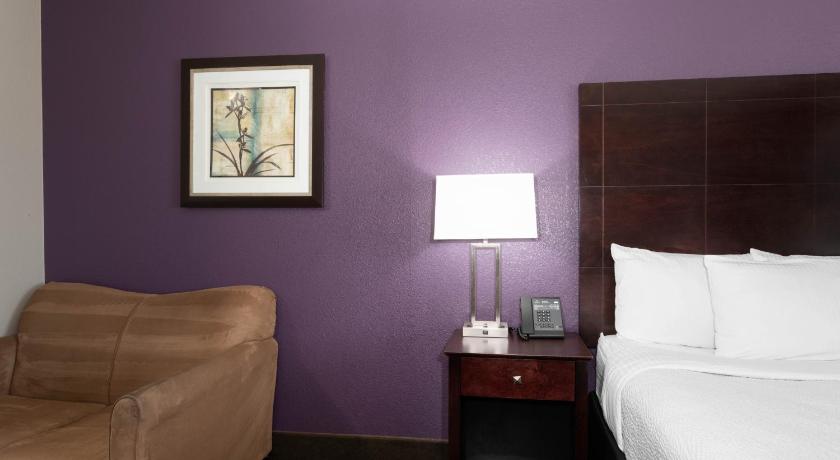 La Quinta Inn & Suites by Wyndham Henderson-Northeast Denver