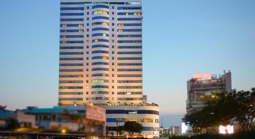 a large building with a clock on top of it, Muong Thanh Luxury Song Han Hotel in Da Nang