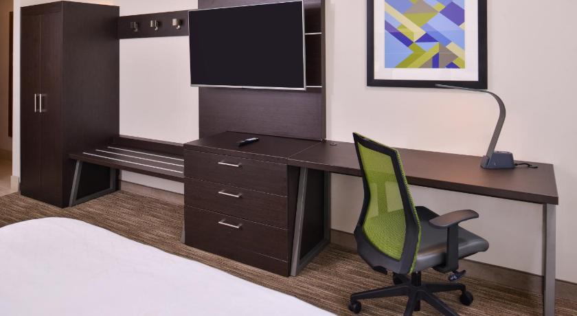 Holiday Inn Express and Suites - Mall of America - MSP Airport