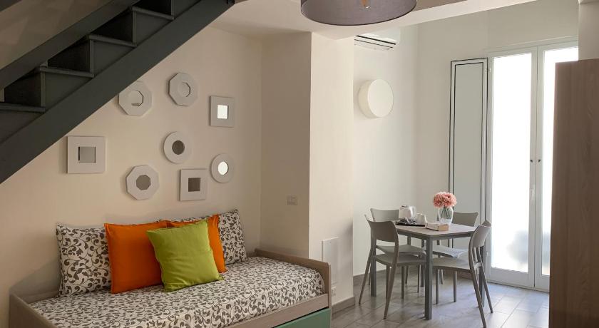 Image of Deluxe Double Room with Balcony 7