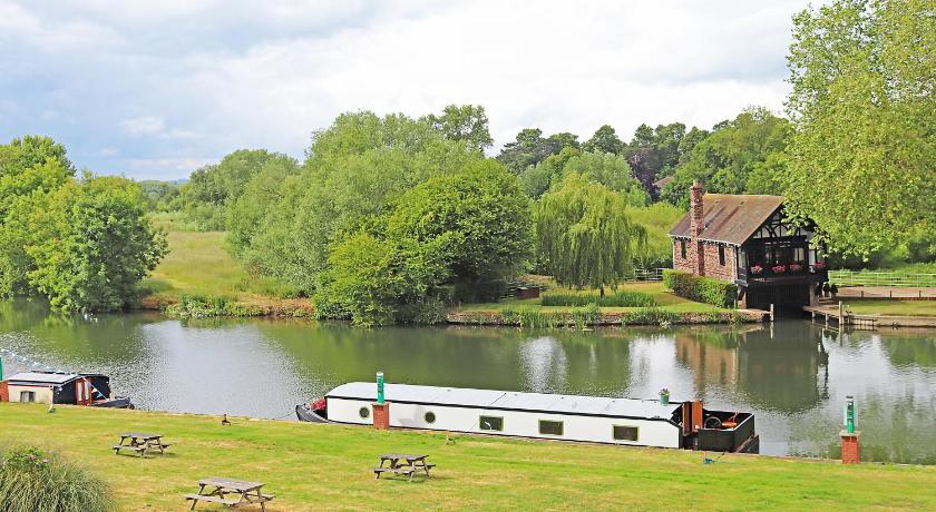 Shillingford Bridge Hotel