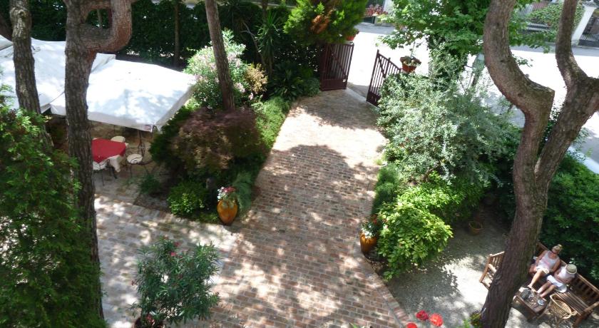 Deluxe szoba kétszemélyes ággyal - terasszal (Deluxe Double Room with Terrace) fotója 7