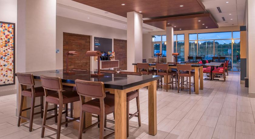 Holiday Inn Express & Suites Farmville photo