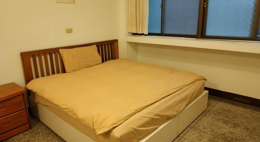 Image of Standard Single 1