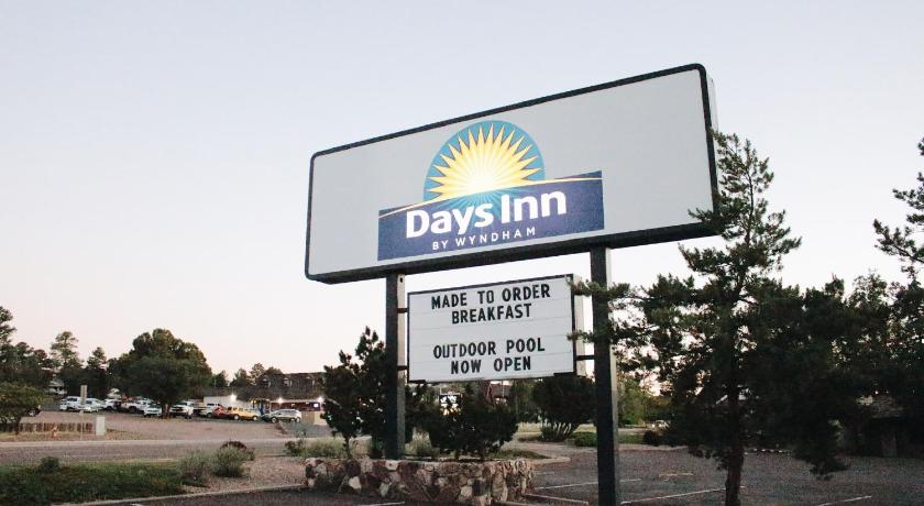 Days Inn by Wyndham Show Low