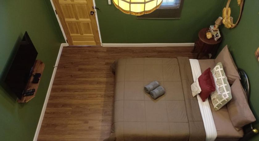 Image of Deluxe Double Room with Bath 8