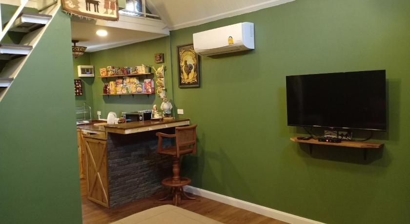Image of Deluxe Double Room with Bath 9