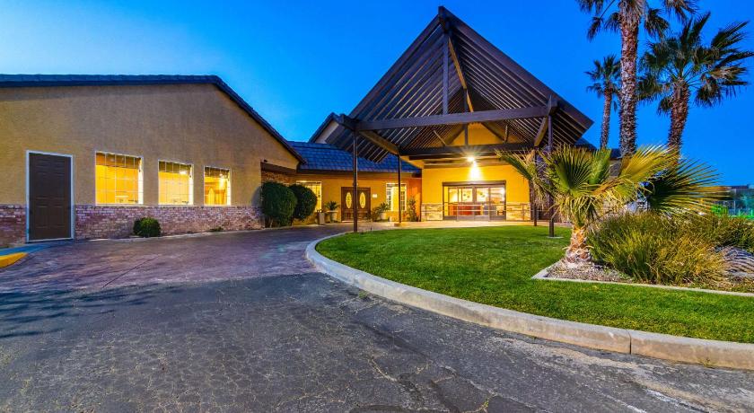 Comfort Inn & Suites photo
