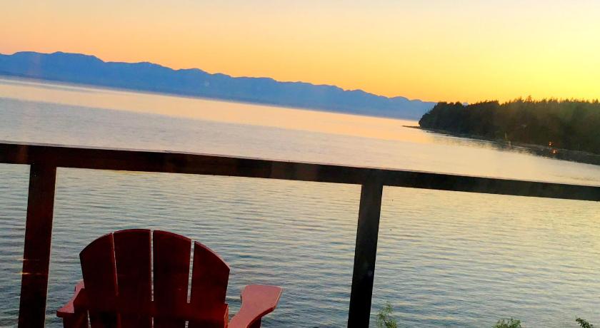 The Beach House Texada - Waterfront Cabin photo