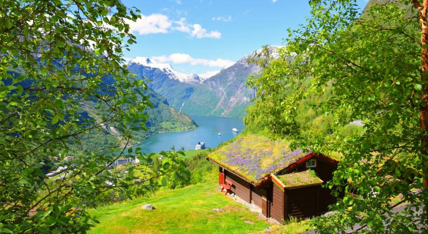 Hole Hytter — Hotel in Geiranger