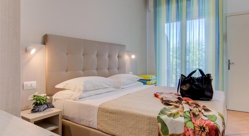 Hotel Cimarosa — Hotel in Riccione