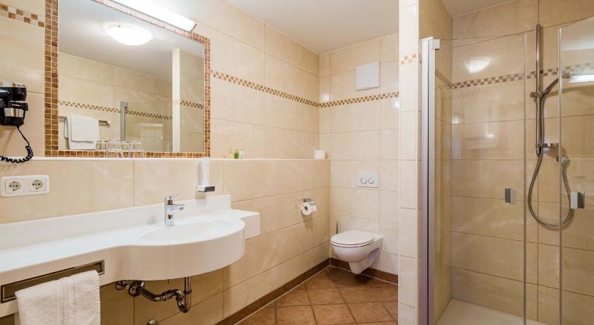 Hotel Bayrischer Lowe photo
