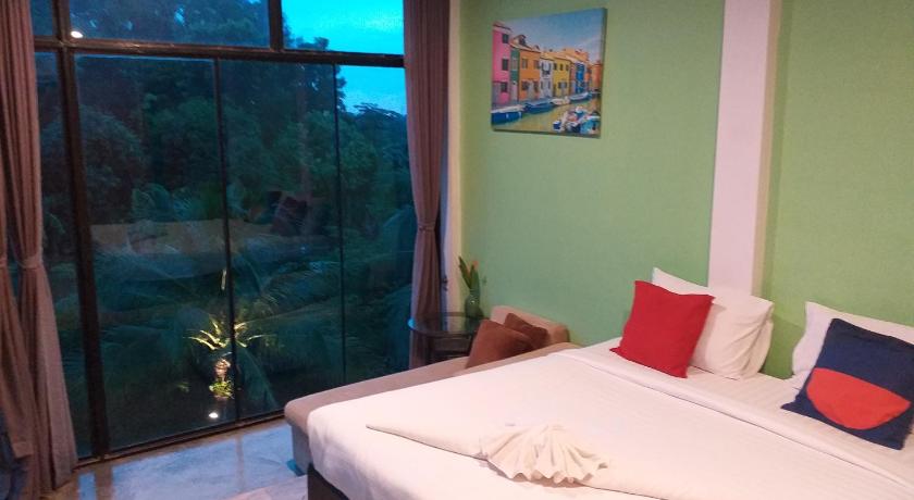 a bedroom with a bed and a window, Plernsalaya resort in Nakhon Pathom