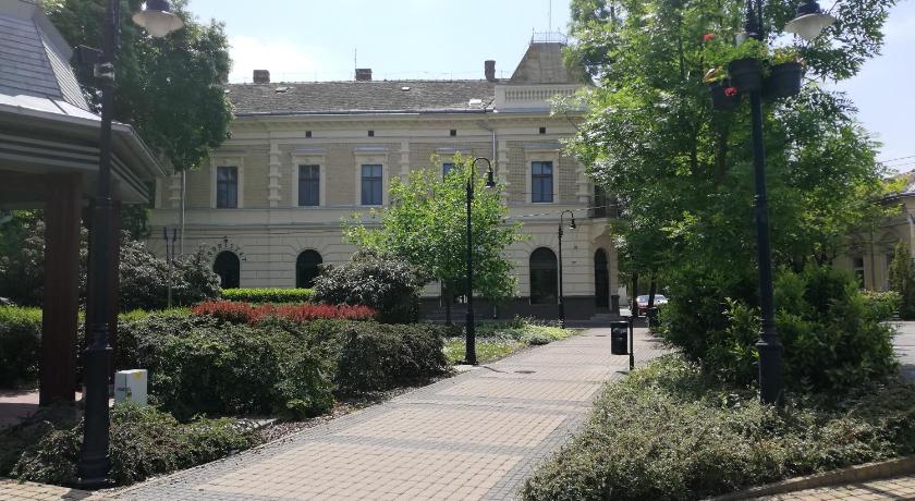 Deak Panzio — Hotel in Nagykoros