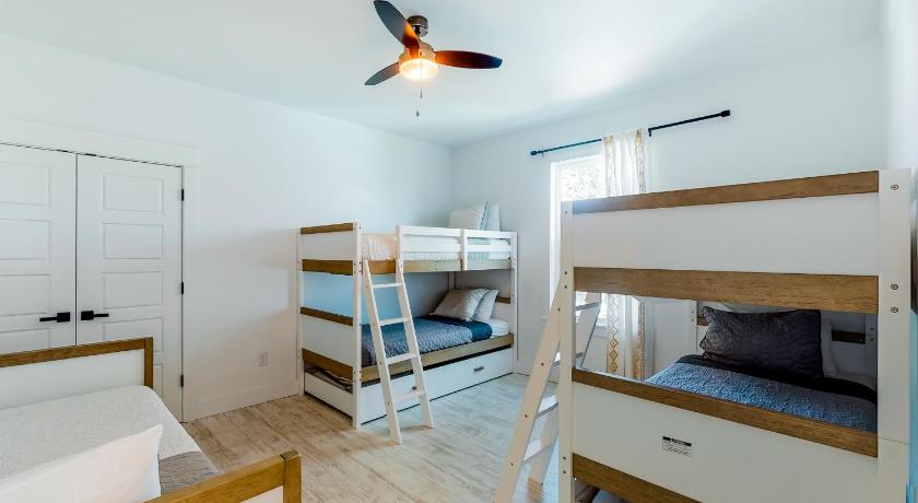 a bedroom with a bunk bed and a microwave, Cactus Cove Hangout in Gulf Shores (AL)