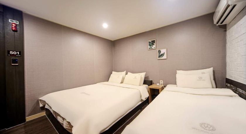 Image of Twin Room with Bath 1