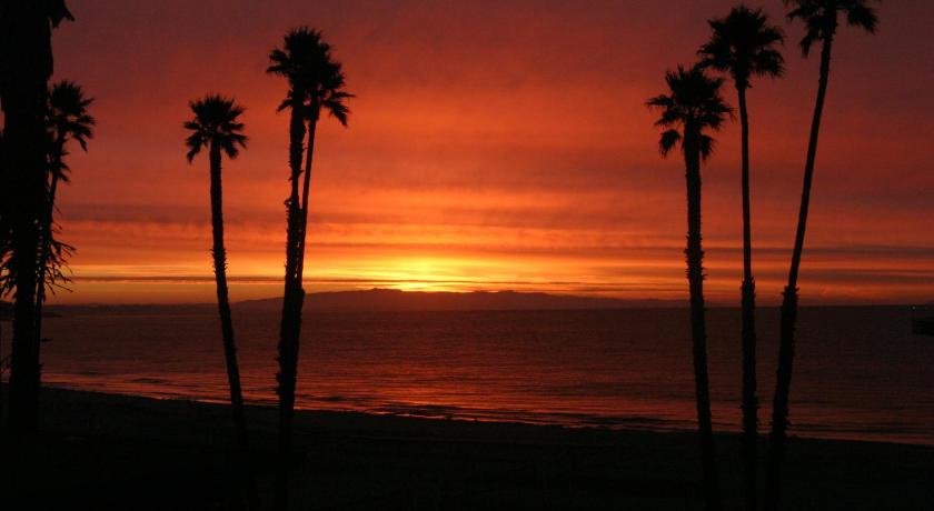 Casablanca Inn on The Beach