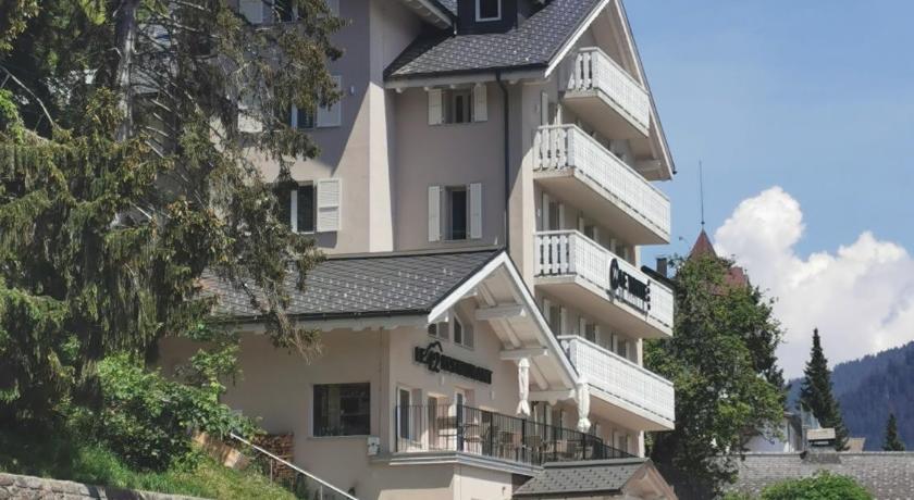 Hotel Le White - Le 42 Restaurant — Hotel in Champery