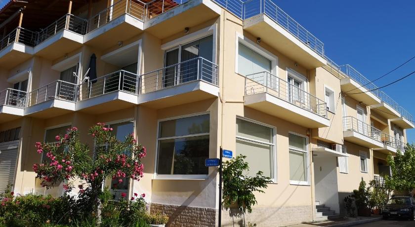 Garden apartment 20m from the sea