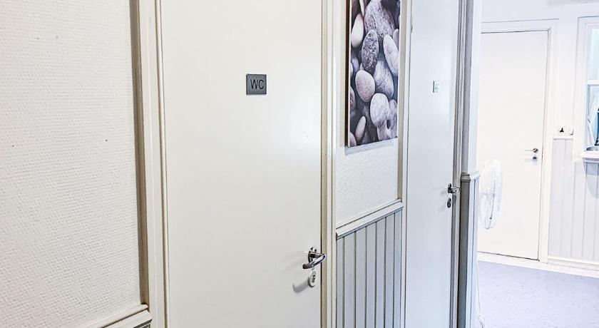 Image of Twin Room with Shared Bathroom - Pets Not Allowed 4
