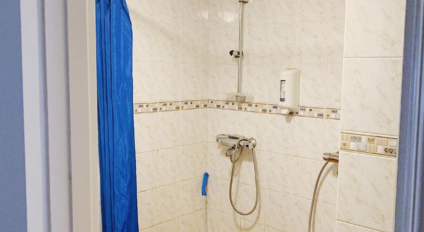 Image of Twin Room with Shared Bathroom - Pets Not Allowed 3