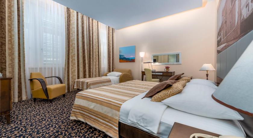 Image of Superior Double Room with Extra Bed 8