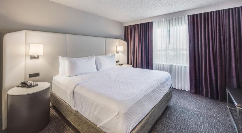 Crowne Plaza Suites Arlington