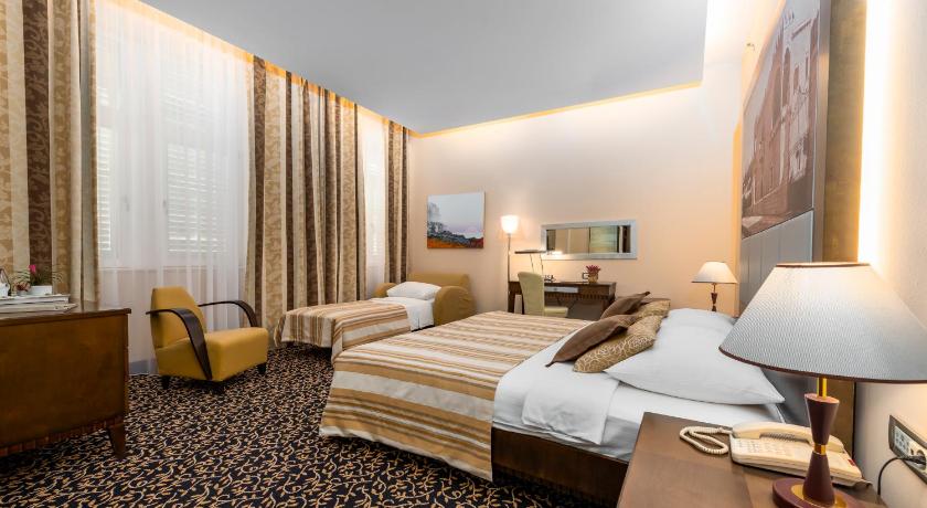 Image of Superior Double Room with Extra Bed 11
