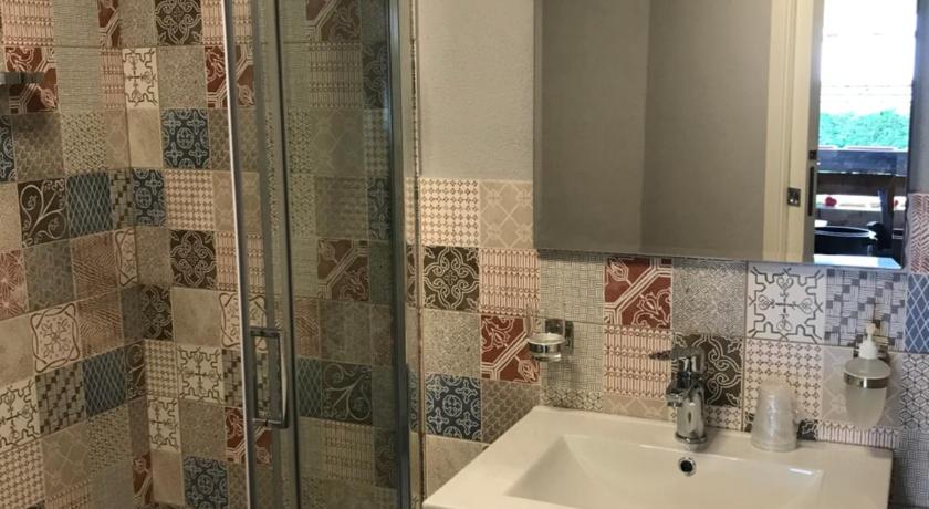Bathroom, Hotel Chacaril in Gressan
