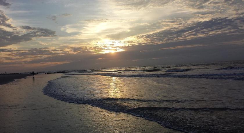 Brand NEW Folly Vacation Listing Beautiful Beach Cottage photo