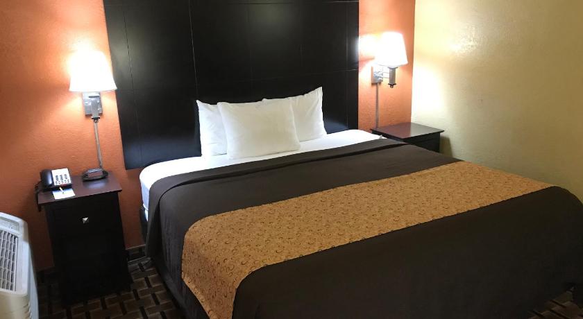 Days Inn by Wyndham Joplin photo