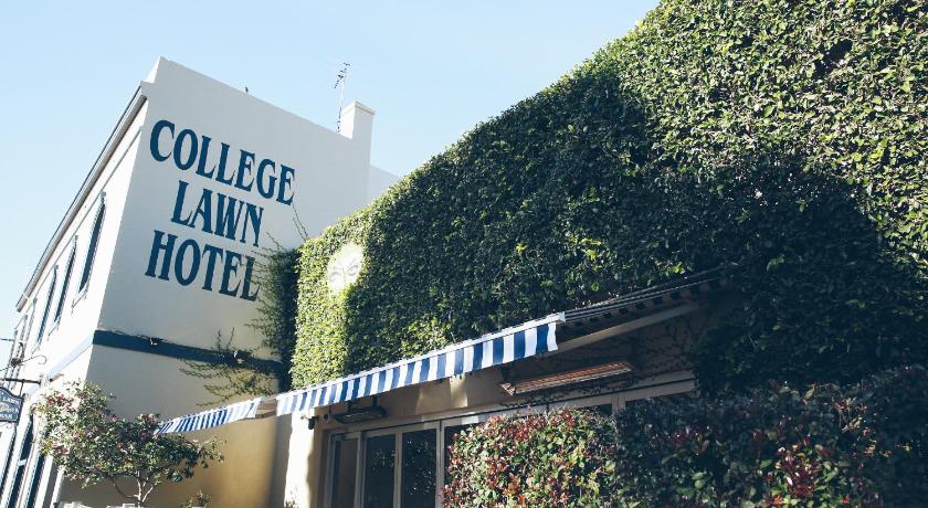 College Lawn Hotel photo