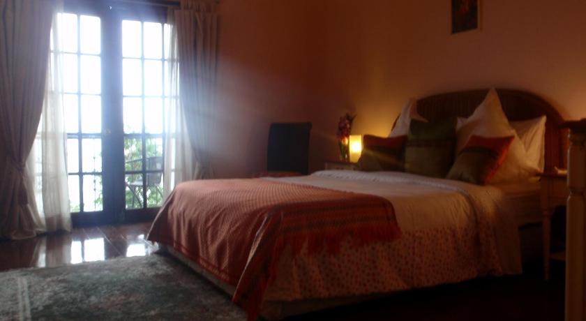 Las Flores Hotel - image 3