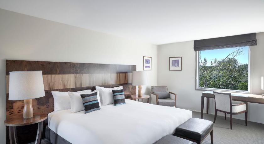 Image of Lakeside Villa 5