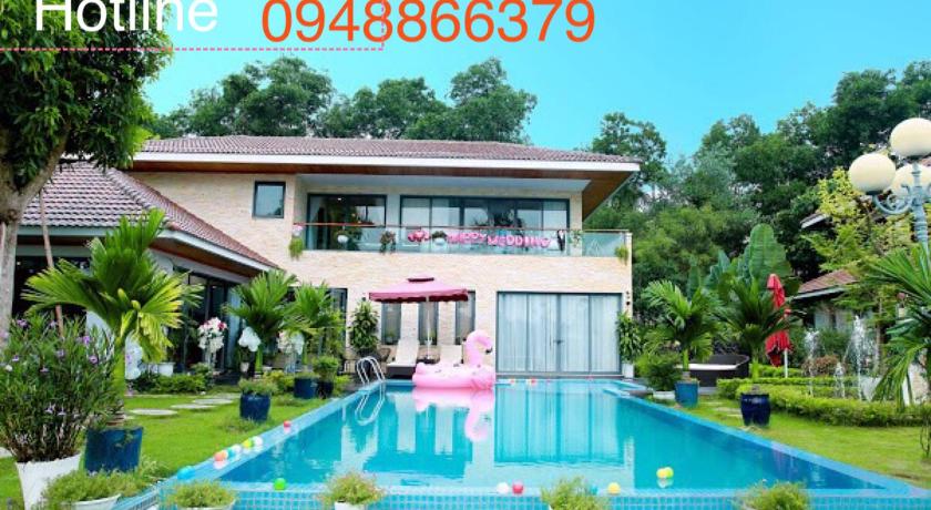 a house with a swimming pool, lawn chair, and swimming pool, Flamingo Happy Villa Owner in Phuc Yen