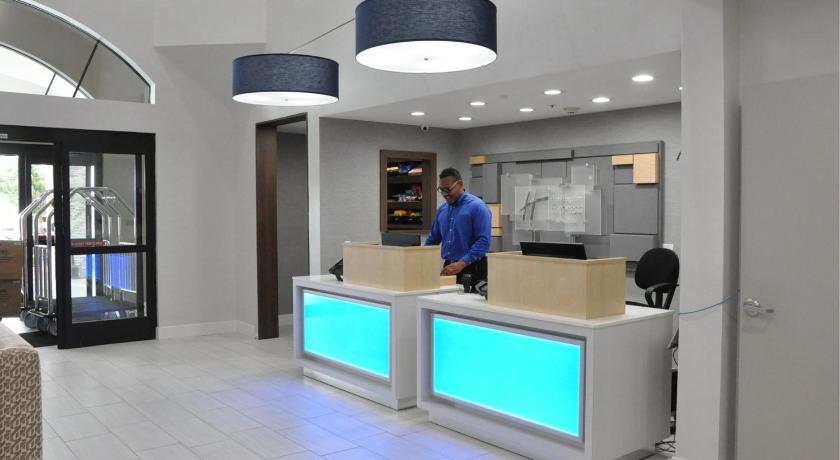 Holiday Inn Express Lake Forest photo