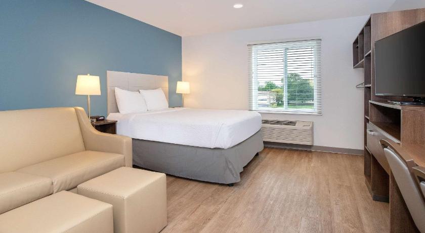 WoodSpring Suites Carol Stream - Chicago photo