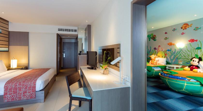 Image of 1 King 2 Single 2 Bedrooms Family Suite 1